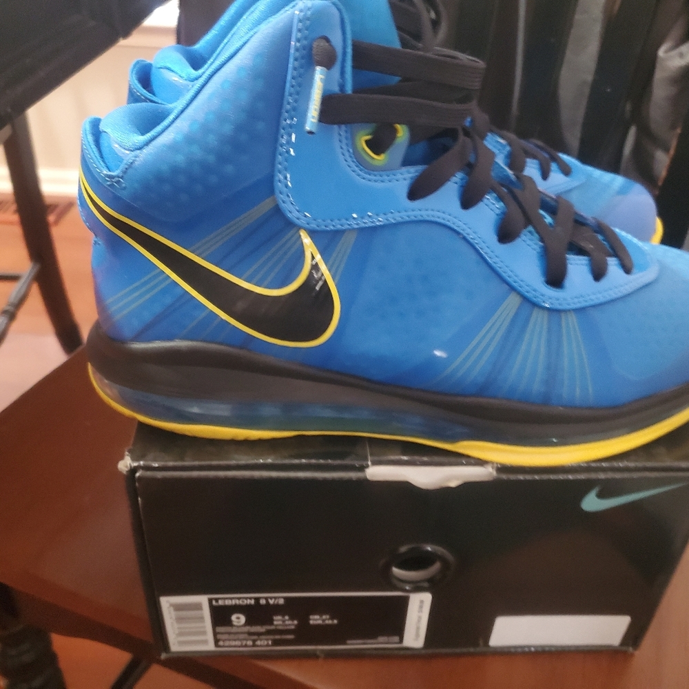Lebron 8 (Entourage) - Picture 2 of 5